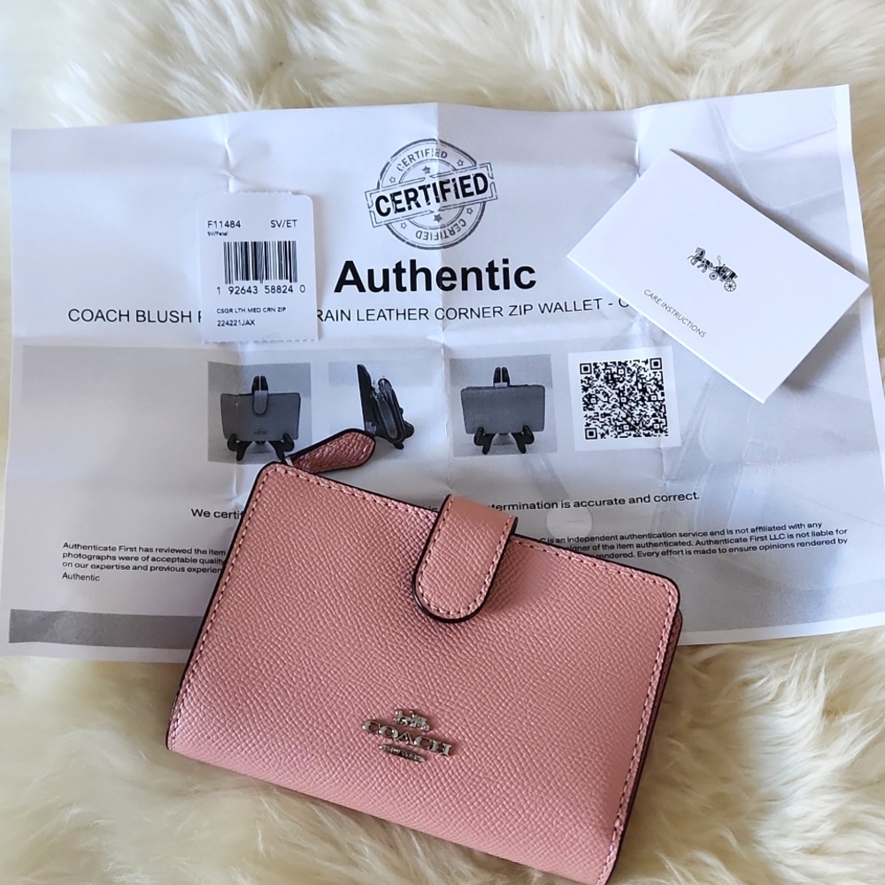 Beautiful NWT Coach Petal Pink Crossgrain Leather Med Corner Zip Wallet 🩷🎁🩶